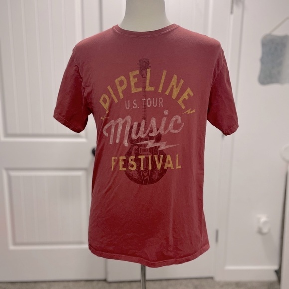 Rusty Red Graphic T-Shirt - Pipeline US Tour Music Festival Print - Picture 1 of 4